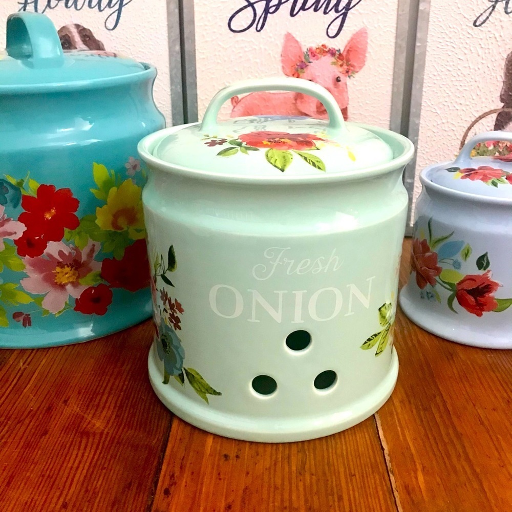 New Pioneer Woman Melody Onion Keeper Canister